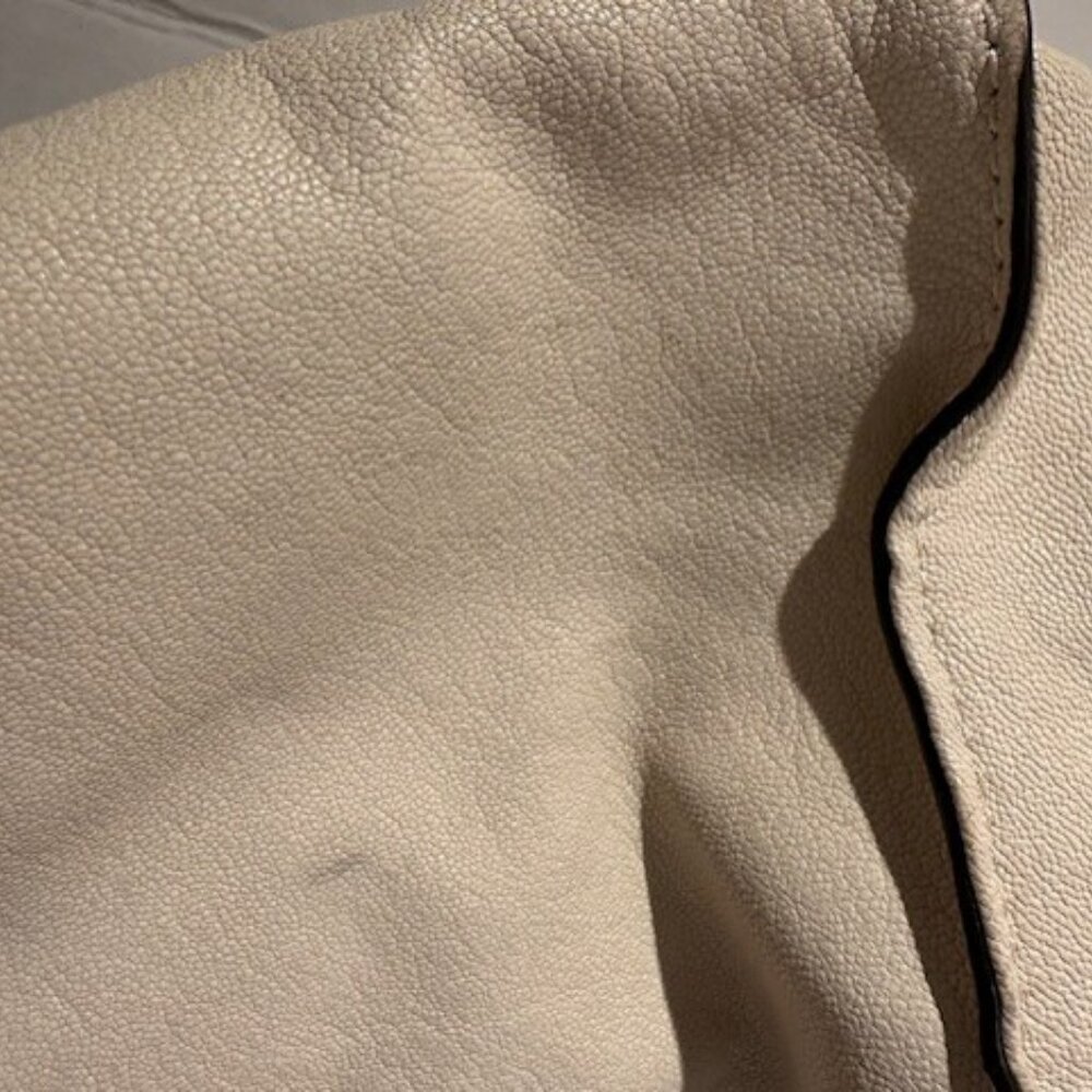 Michael Kors Large Cream Leather Tote – Gold Hardware Classic Shoulder Bag - Picture 13 of 16